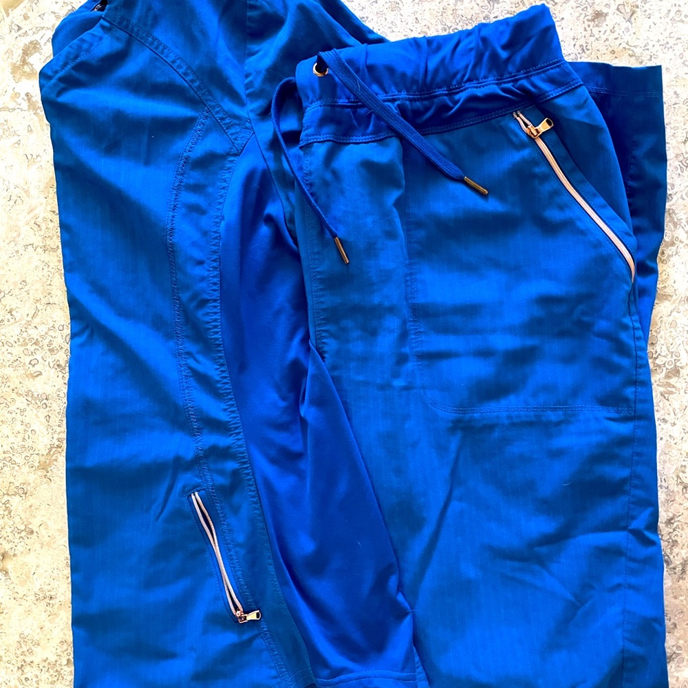 M/L Royal Cherokee Statement Scrub Set